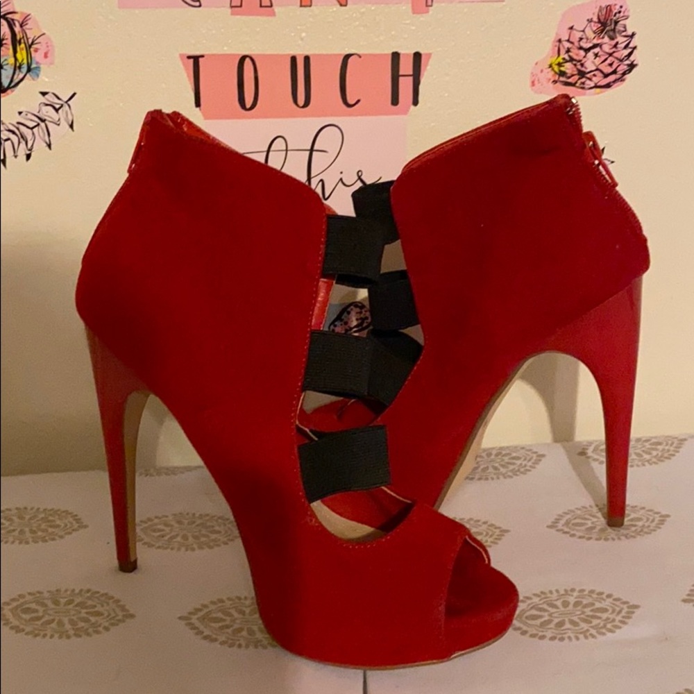 Sexy red pumps